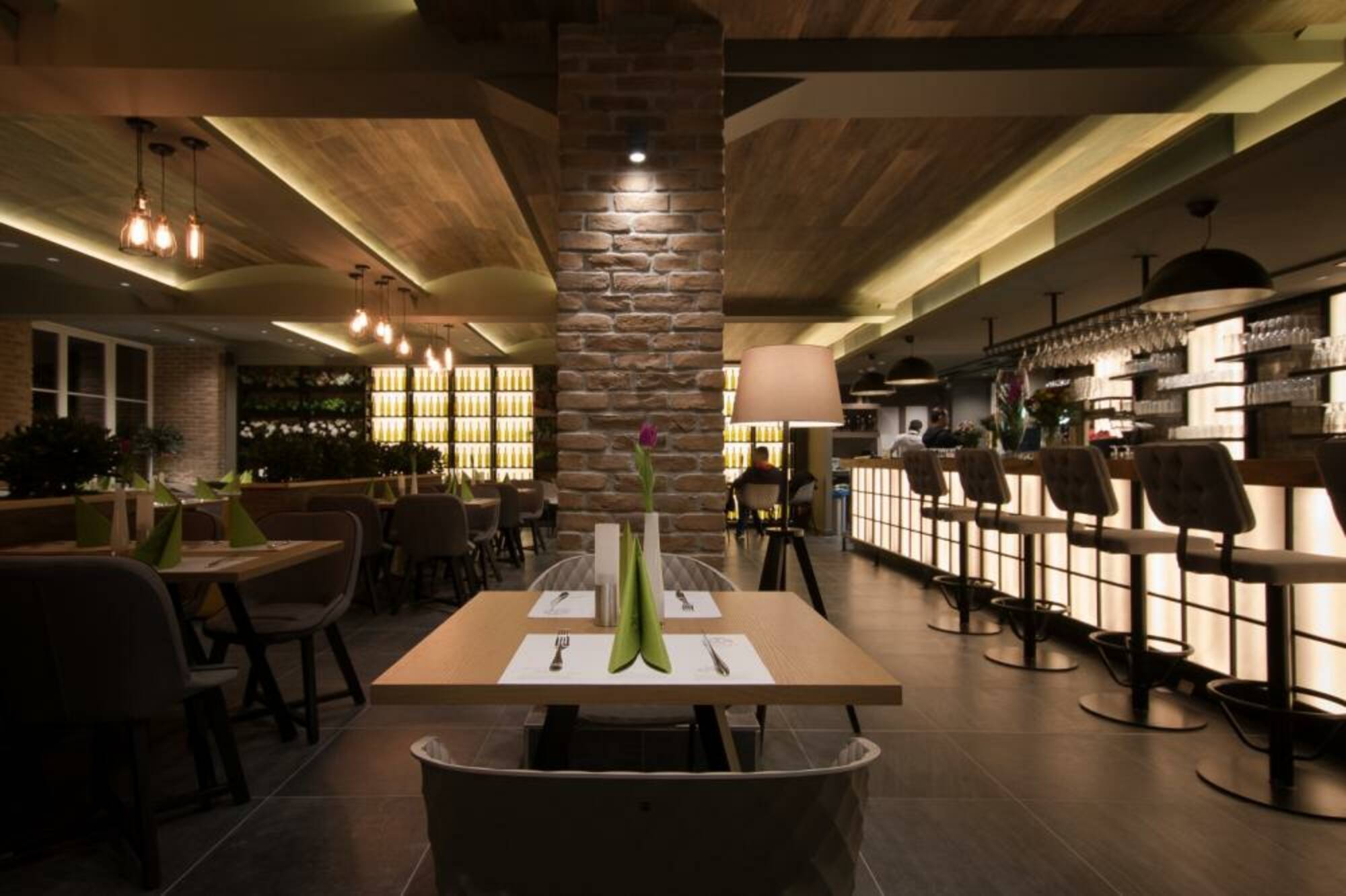 / THISEAS RESTAURANT