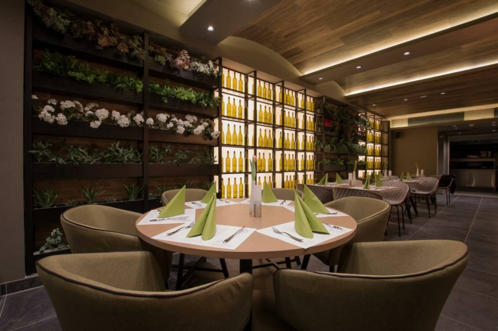 / THISEAS RESTAURANT